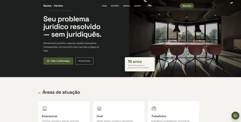 Landing page da Bastos & Ferreira Advocacia, com o título "Seu problema jurídico resolvido — sem juridiquês" e botões de WhatsApp em destaque sobre foto do escritório.